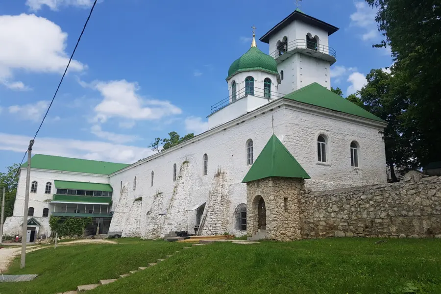Свято-Михайловский монастырь и термальный комплекс «Благодать» — фото 1