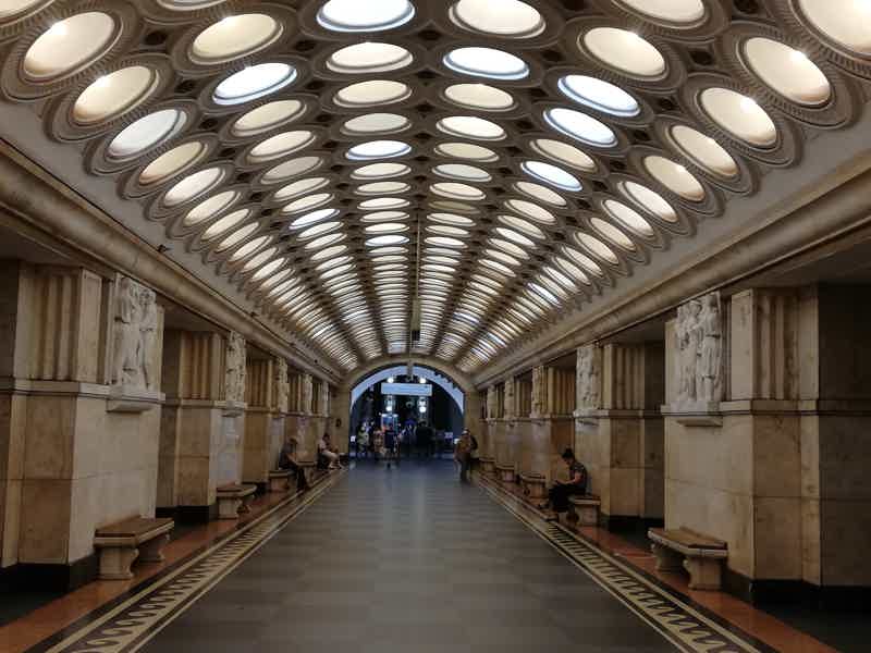 Подземные дворцы Москвы: экскурсия по Московскому метро - фото 10