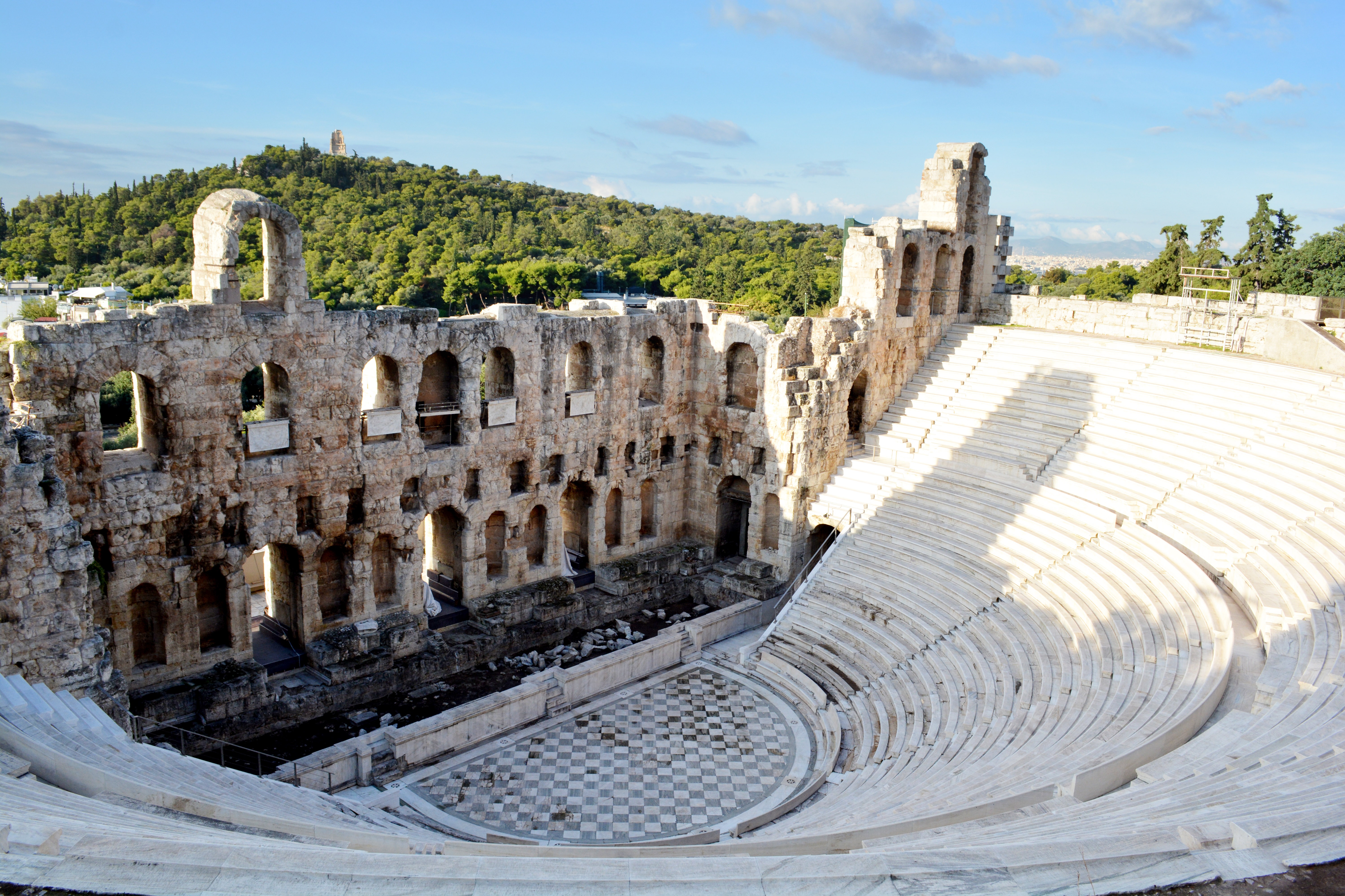 Греческий адрес. Театр Диониса в Афинах Акрополь. Театр Диониса в Афинах Греция. Театр в Афинах в древней Греции Акрополь. Амфитеатр Греция Акрополь.
