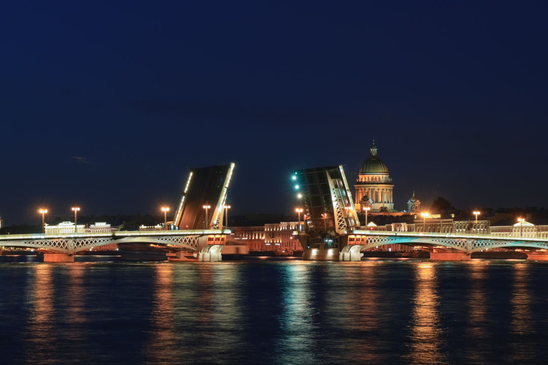 По ночным рекам и каналам к разводным мостам Петербурга — фото 8