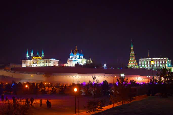 Вечерняя Казань: город в огнях подсветки