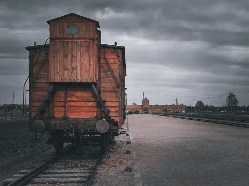 Auschwitz-Birkenau & Salzbergwerk Wieliczka: Tour & Essen - photo 2