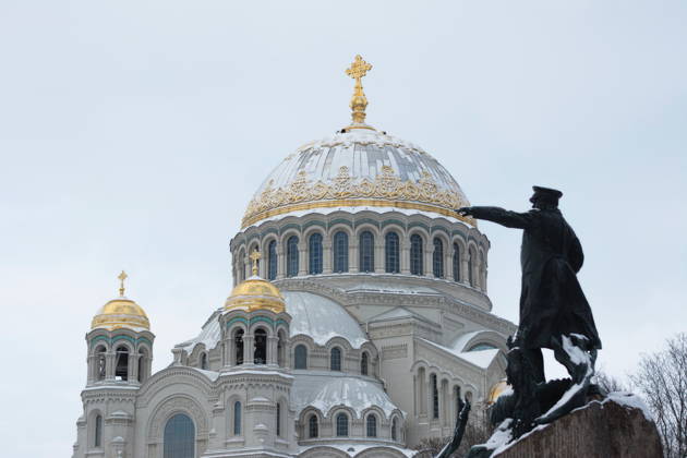 На Родину героев в Кронштадт с профессиональным краеведом на автомобиле