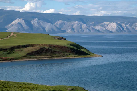 Водный поход на байдарках вдоль островов, скальных мысов и пляжей Ольхона