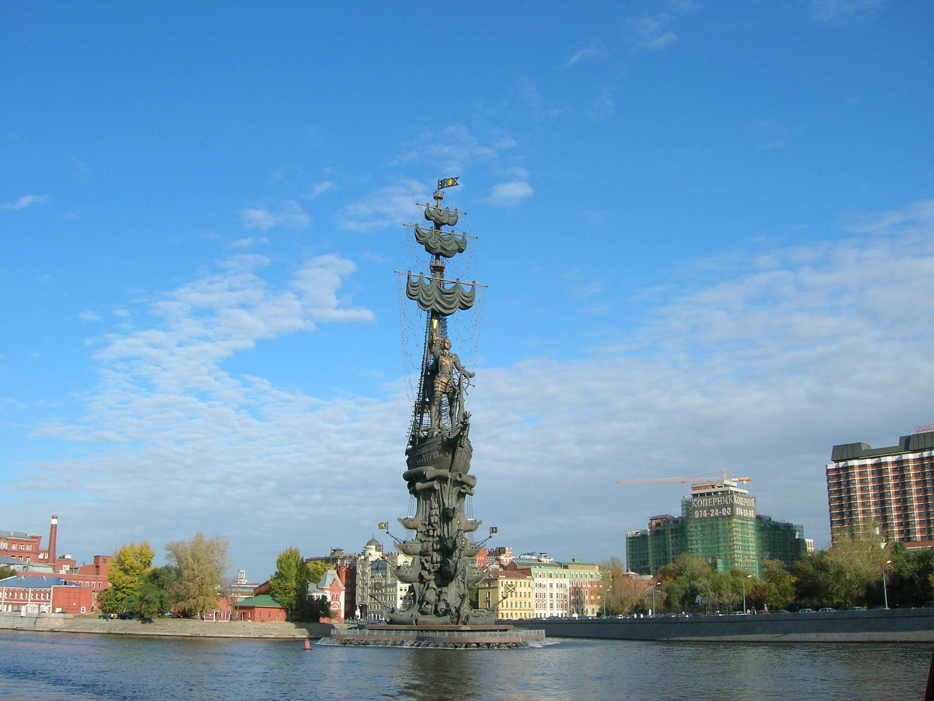 Круиз с аудиоэкскурсией по Москве-реке на яхте флотилии «Рэдиссон»