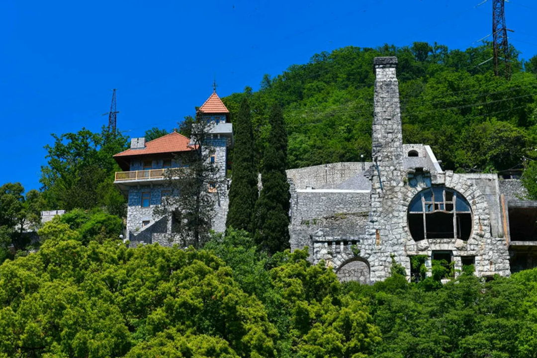 Вечерняя Гагра: история курорта, Колоннада и панорамы Мамзышхи — фото 4