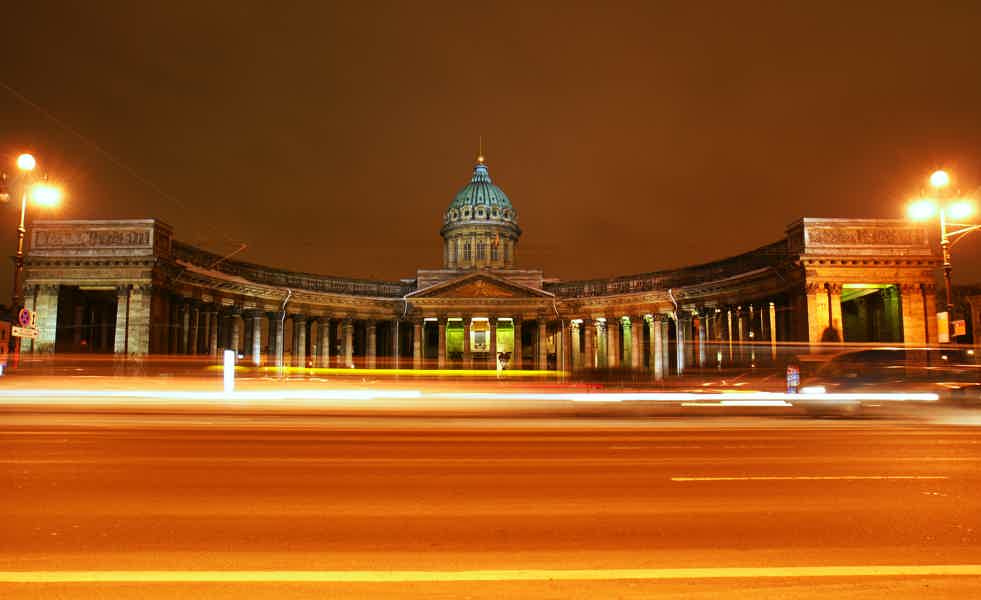 В свете фонарей: экскурсия по вечернему Петербургу - фото 2