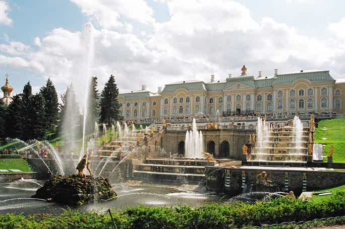 В Петергоф на «Метеоре» с посещением Большого дворца или Гротов 