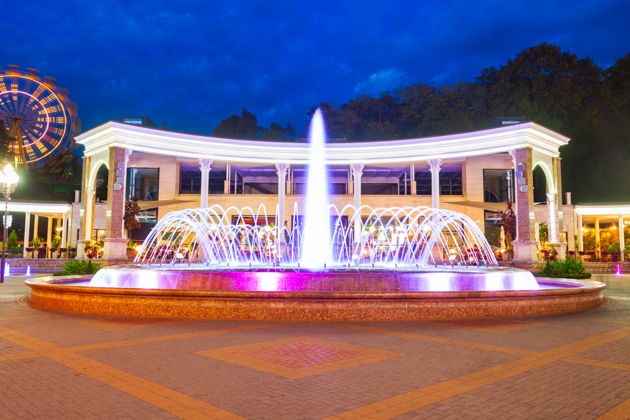 Прогулка по вечернему Кисловодску: дегустация нарзана и шоу фонтанов