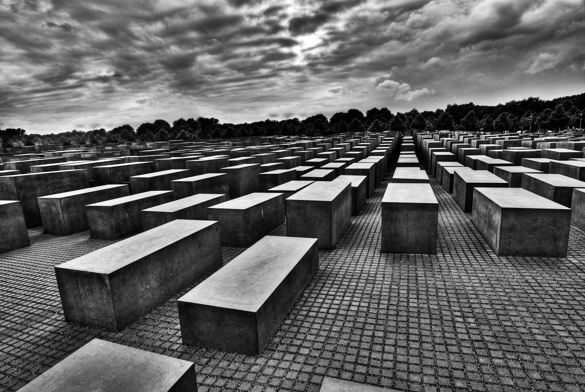 Холокост это. Мемориал памяти жертв Холокоста. Берлинский мемориал жертвам Холокоста. Мемориал жертвам Холокоста в Берлине рисунок.