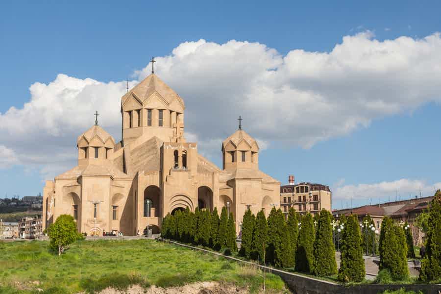 Путешествие по духовной столице: соборы и сокровища Эчмиадзина  - фото 2