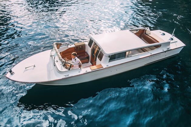 Виды Прогулка на венецианском такси по рекам и каналам Петербурга