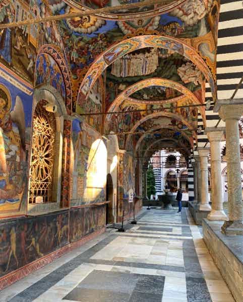 Однодневная экскурсия из Софии в Рильский монастырь и Боянскую церковь - фото 3