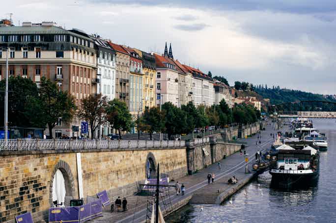 Prag: Fahrradboot - Das schwimmende Bierfahrrad