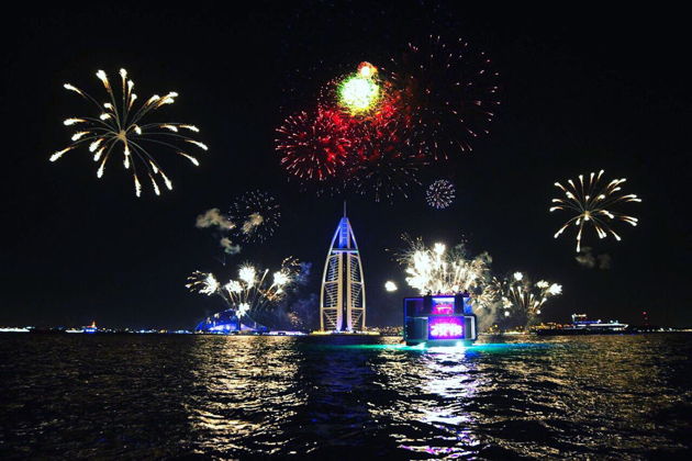 Виды Новый год 2026 на мегаяхте «Лотус»