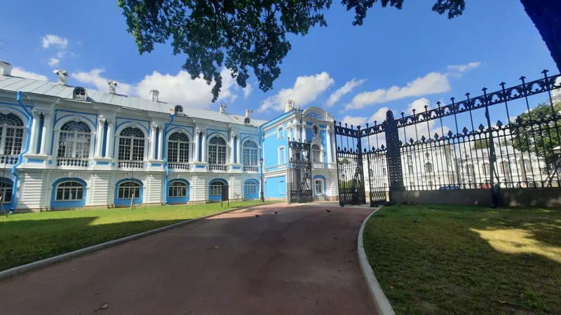 Смольный за 300 лет: от Смольного двора до убийства Кирова — фото 1