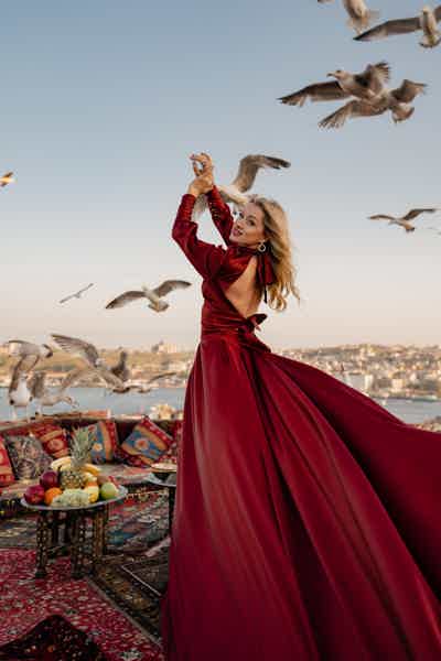 Фотосессия на террасе Стамбула в летящем платье + видео reels - фото 5
