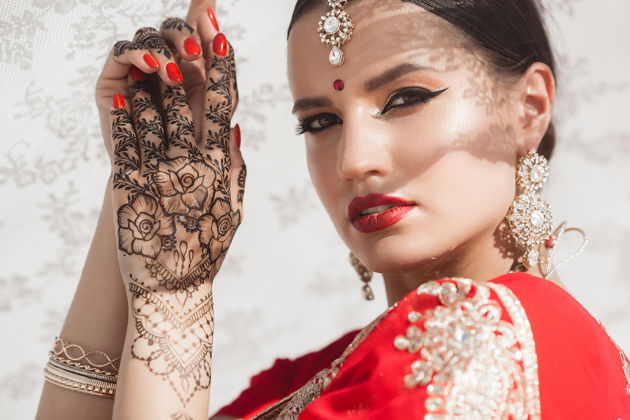 Шёлк и мрамор: Ваша фотосессия у Тадж-Махала