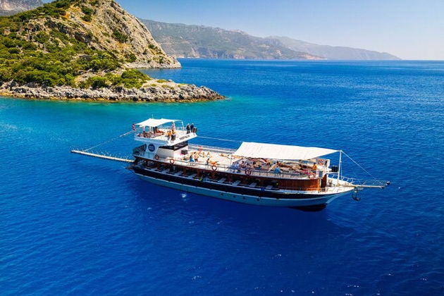 Морской круиз с обедом, купанием и снорклингом: 6 островов и Долина Бабочек