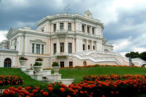 Поездка в Рыльск и экскурсия по дворцово-парковому ансамблю «Марьино»