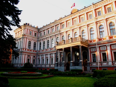 Как жили Великие князья: прогулка по Николаевскому дворцу