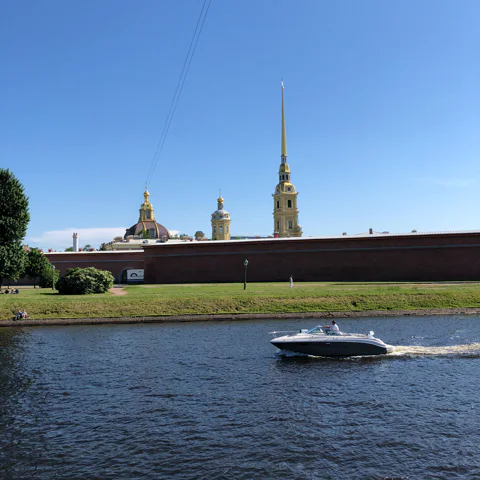 «Санкт-Питер-Бурх» - прогулка по Петропавловской крепости