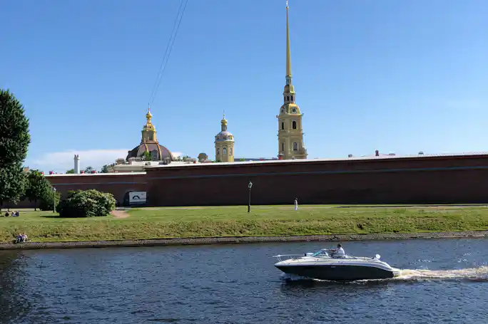 «Санкт-Питер-Бурх» - прогулка по Петропавловской крепости