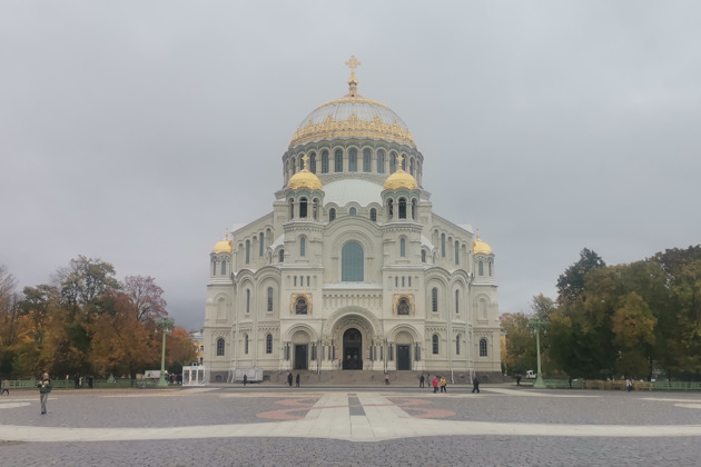 Экскурсия в Кронштадт и Петергоф на автомобиле с профессиональным краеведом