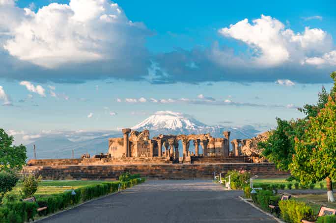 History of Armenia: Zvartnots temple, Etchmiadzin and Sardarapat memorial