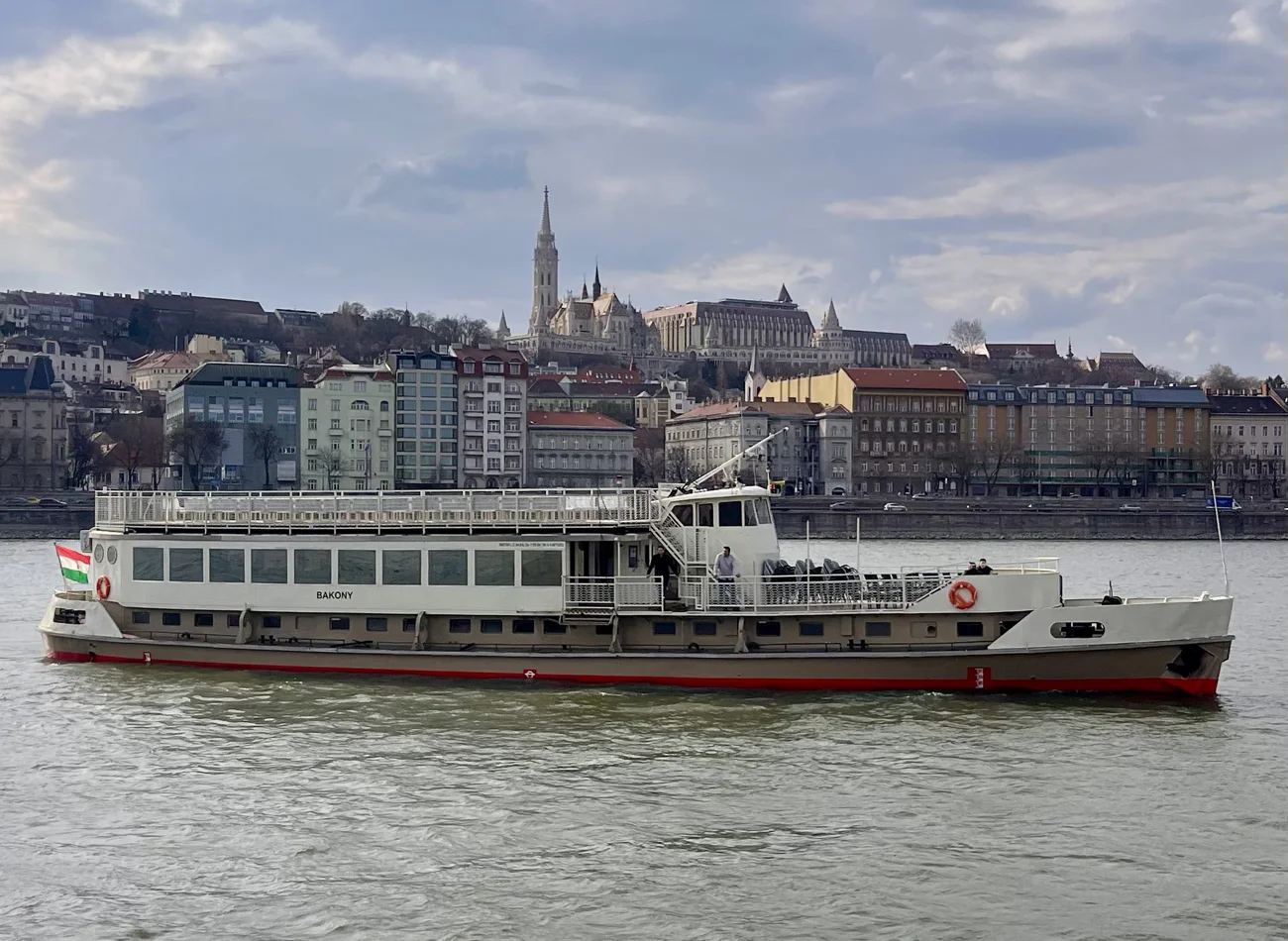 COCKTAIL CRUISE — tour in Budapest, Hungary | Pokataem