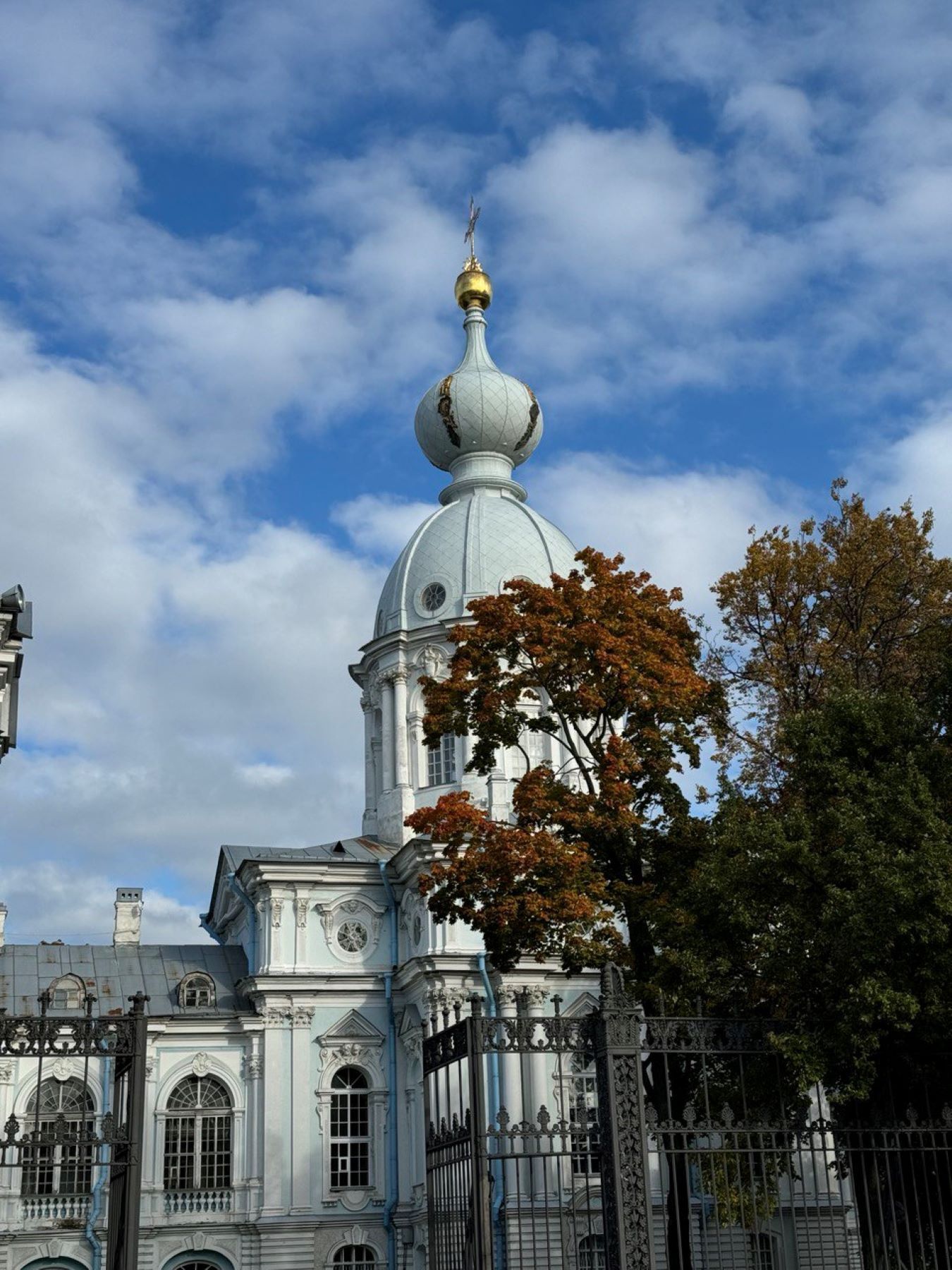 Подъём на смотровую площадку Смольного собора