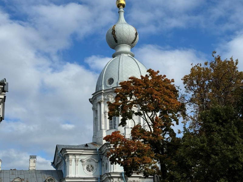 Подъём на смотровую площадку Смольного собора