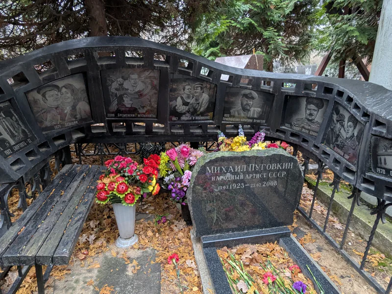 Кумиры, герои и святые старинного Ваганьковского кладбища — фото 6, Москва | Покатаем
