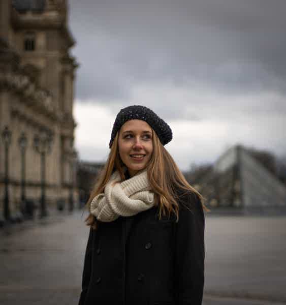Professional Photoshoot Outside the Louvre Museum - photo 5