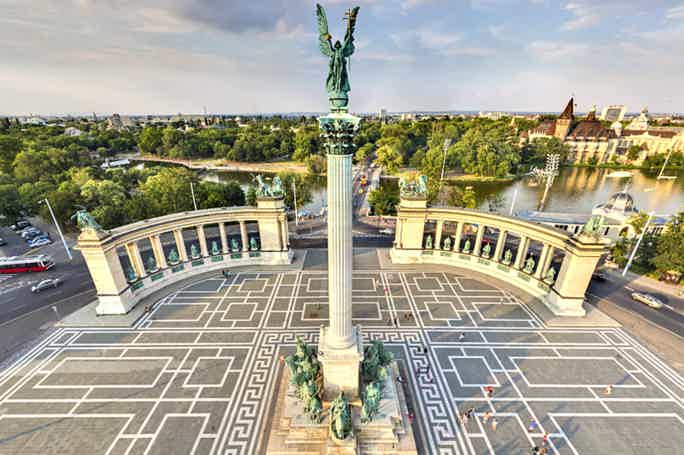 Объекты ЮНЕСКО: Площадь Героев и проспект Андраши