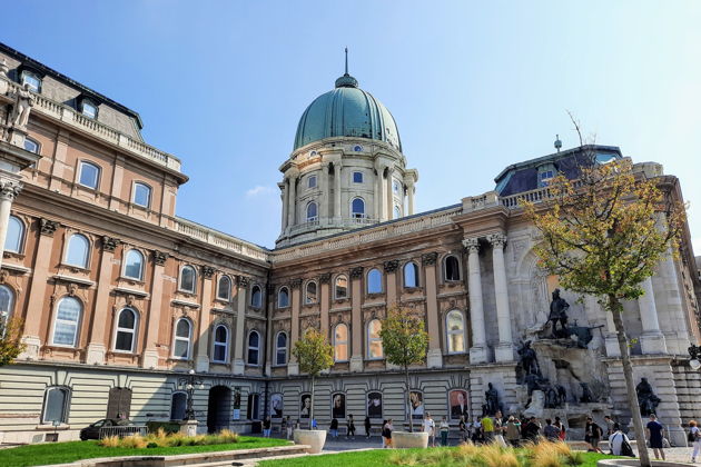 Будайская крепость: неторопливая прогулка с живописными остановками