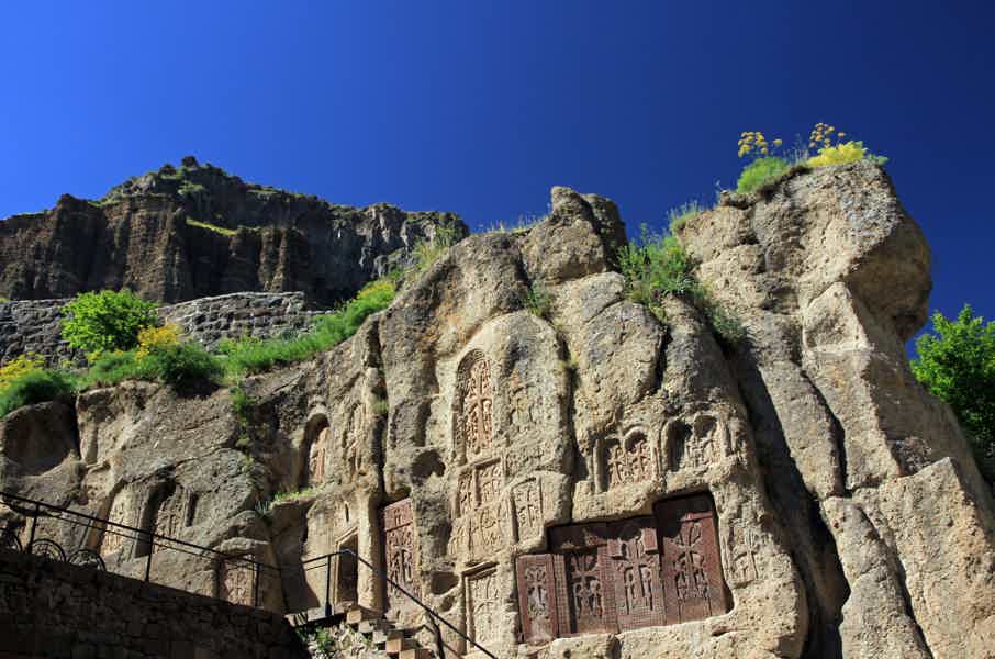 Знакомство с Арменией: храм Гарни, монастырь Гегард и озеро Севан - фото 4