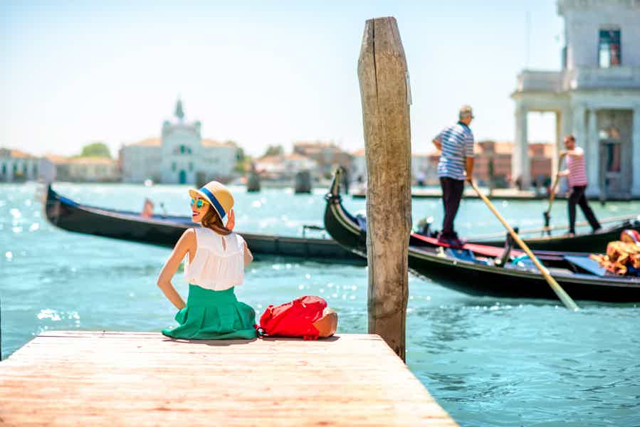 Gondola Ride & Historical Venice Walking Tour - photo 2