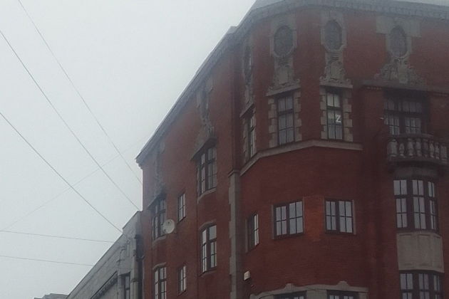 Виды  Между Рыночной и Красной: банки и доходные дома.