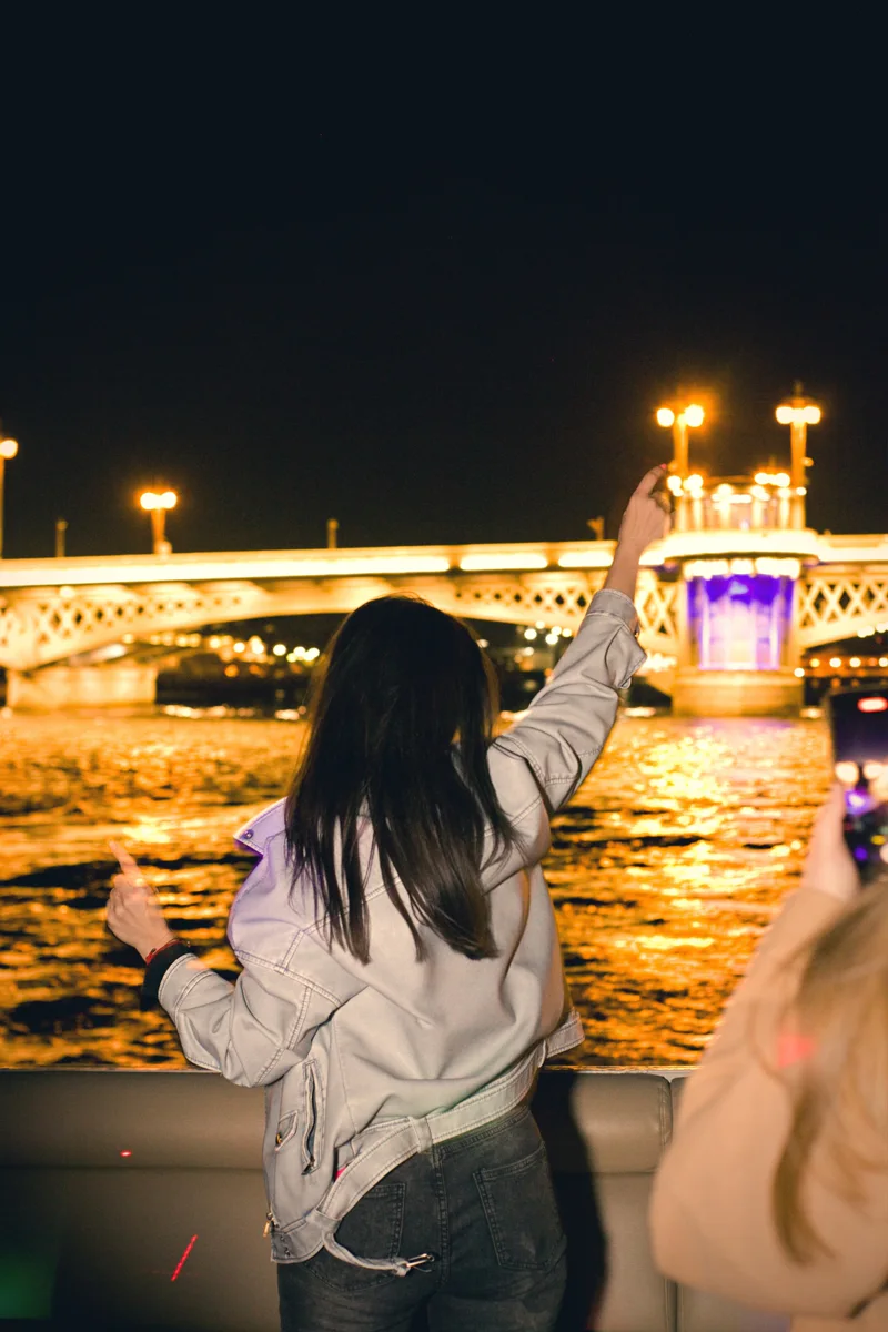 Ночная дискотека на первоклассном банкетном теплоходе — фото 2