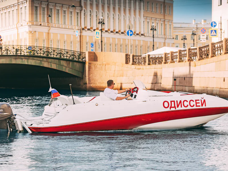 Романтика Петербурга: индивидуальная прогулка на катере «Одиссей» — фото 2, Санкт-Петербург | Покатаем