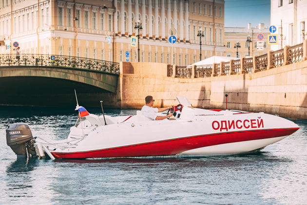 Фото к экскурсии Романтика Петербурга: индивидуальная прогулка на катере «Одиссей»