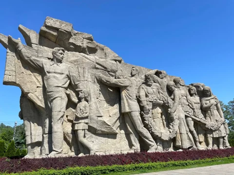 Памятник-ансамбль на Мамаевом кургане — творение скульптора Вучетича