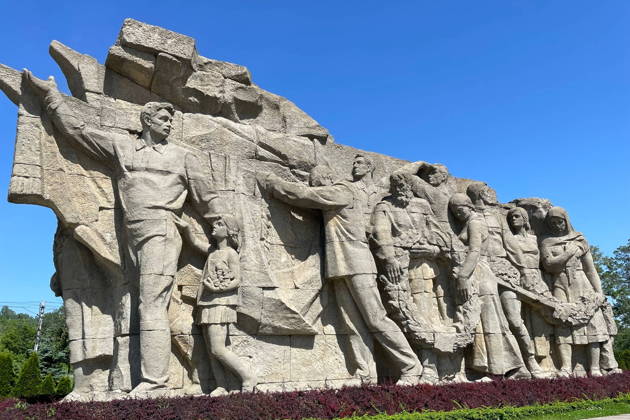 Памятник-ансамбль на Мамаевом кургане — творение скульптора Вучетича