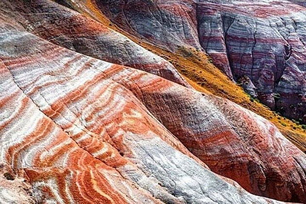 Розовое озеро, Карамельные горы, гора Бешбармаг, дегустация черной икры и обед в рыбном ресторане