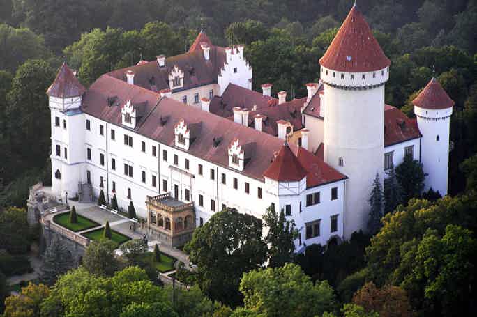 Замок Сихров, завод «Гранат Турнов», музей Шкода