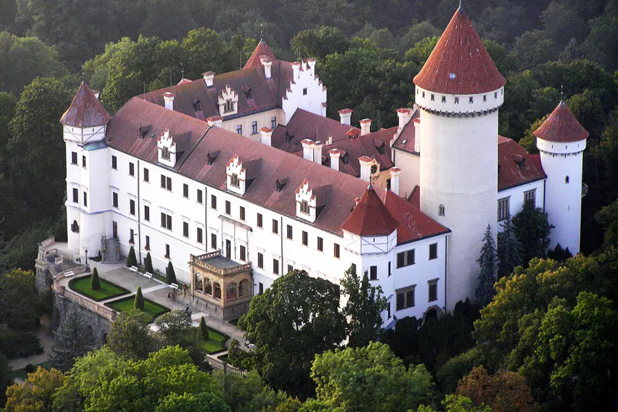 Замок Сихров, завод «Гранат Турнов», музей Шкода в мини-группе — фото 1