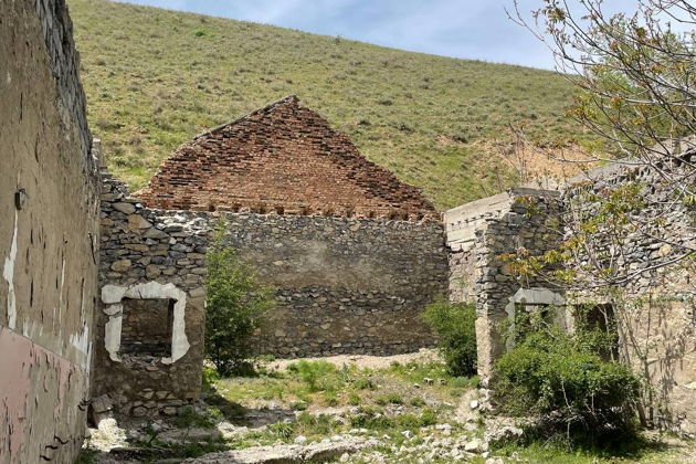 Пещера Акмечеть и заброшенный город Байжансай.