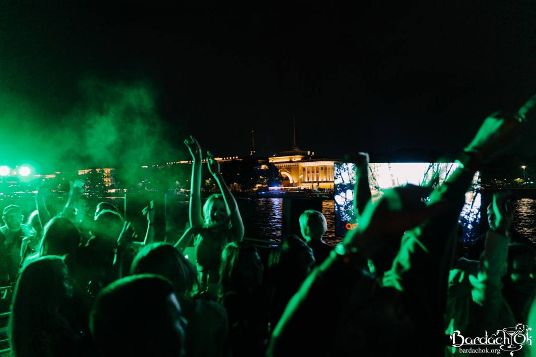 «Karaoke Show» — вечеринка на теплоходе на разводные мосты (18+) — фото 2