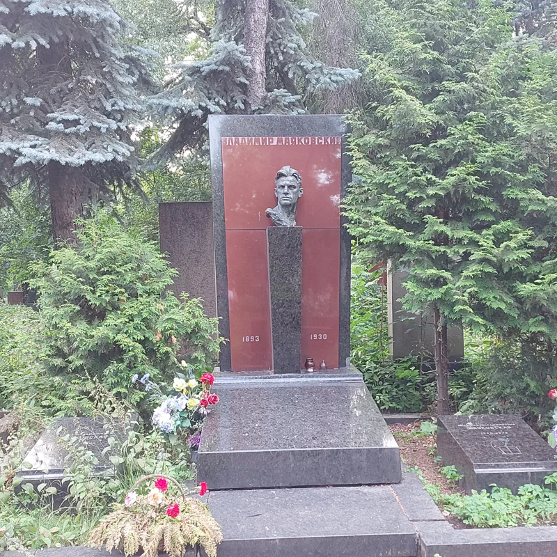 Обзорная экскурсия по Новодевичьему кладбищу: судьбы великих людей — фото 8